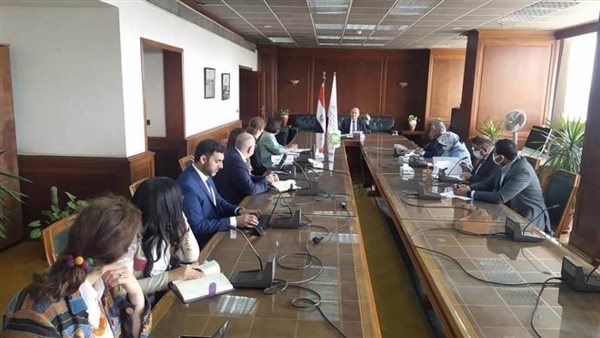  وزير الري يناقش مع وفد البنك الدولى التعاون في مجال الرى الحديث