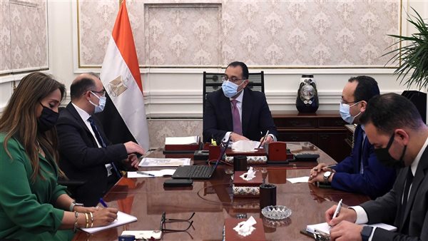 رئيس الوزراء يلتقي رئيس مجلس إدارة البورصة المصرية
