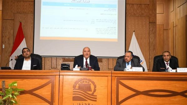 محافظ قنا يسلم 6 جمعيات أهلية عقود للتمويل متناهي الصغر بـ 12 مليون جنيه