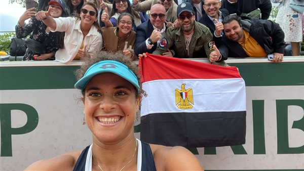 ميار شريف سفيرة أليانز بمصر تتأهل للدور الثاني من بطولة رولان جاروس بباريس