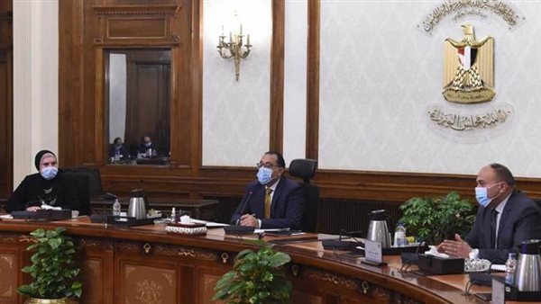 مدبولي يترأس اجتماعًا بحضور مسؤولي البنك المركزي لتيسير استيراد مستلزمات الإنتاج