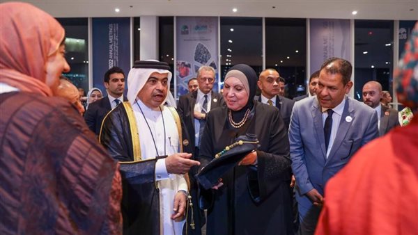 نيفين جامع ووزيرا مالية مصر وقطر يتفقدون معرض تراثنا للحرف والمشغولات اليدوية