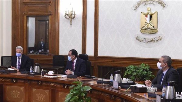 رئيس الوزراء يبحث اجراءات تيسير استيراد الأدوية والمستلزمات الطبية المطلوبة