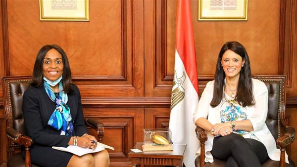 المشاط تستعرض 