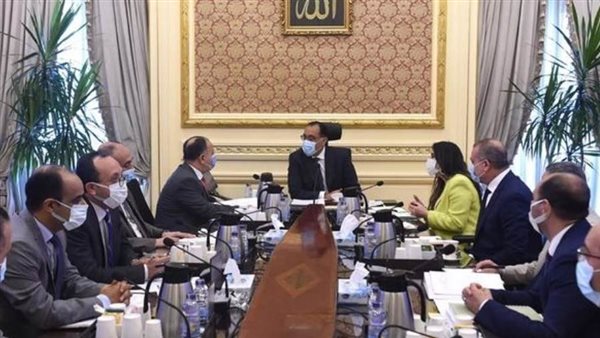 رئيس الوزراء يؤكد على توفير التمويل اللازم لمشروعات 