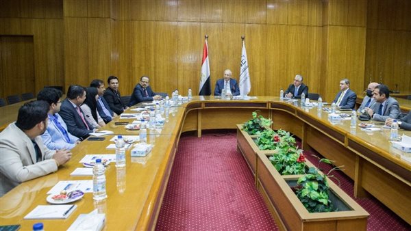 رئيس اقتصادية قناة السويس يبحث مجالات التعاون مع اتحاد الغرف الهندية