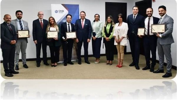  رئيس «QNB الأهلي» يكرّم الموظفين المتميزين بقطاعات البنك المختلفة