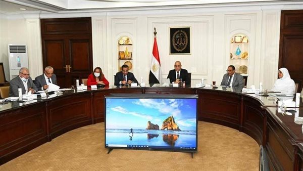 وزير الإسكان يتابع موقف تنفيذ وحدات المبادرة الرئاسية 