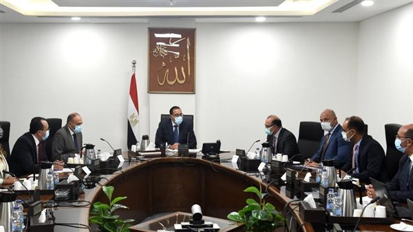 رئيس الوزراء يتابع مع رئيسي الرقابة المالية والبورصة تطورات سوق الأوراق المالية 