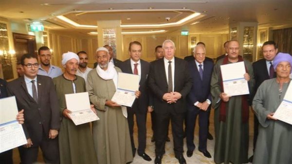 وزير الزراعة يكرم أفضل منتجي القمح بحضور رئيس البنك الزراعي