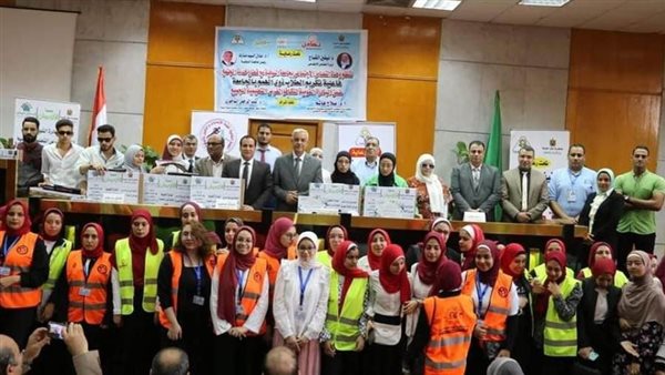 بنك ناصر يدعم المشروعات الصغيره ويتيح خدمات القروض والودائع وغيرها للطلاب والعاملين