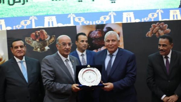 بنك ناصر الإجتماعي يمنح أفضل 5 منتجي التمور جوائز مالية قدرها 10 آلاف جنيه