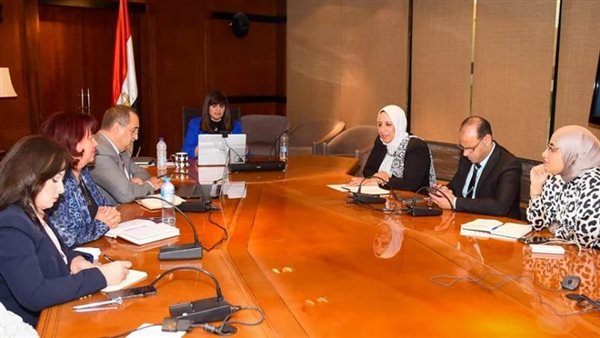 وزيرة الهجرة تشيد بإصدار بنكا الأهلي ومصر شهادات دولارية بعائد مرتفع