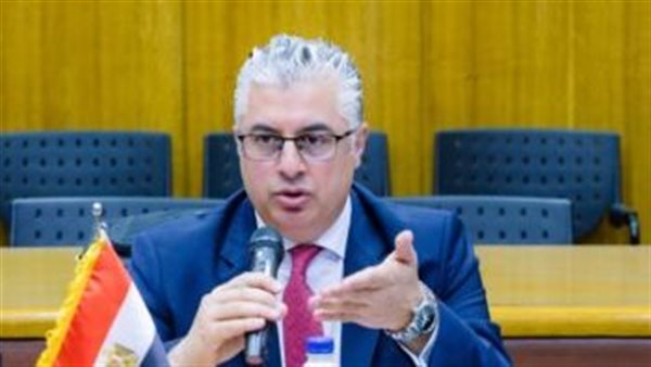 اقتصادية قناة السويس تعقد جلسات نقاشية دورية مع ميرسك وسيمنز للطاقة حول مشروعات الوقود الأخضر