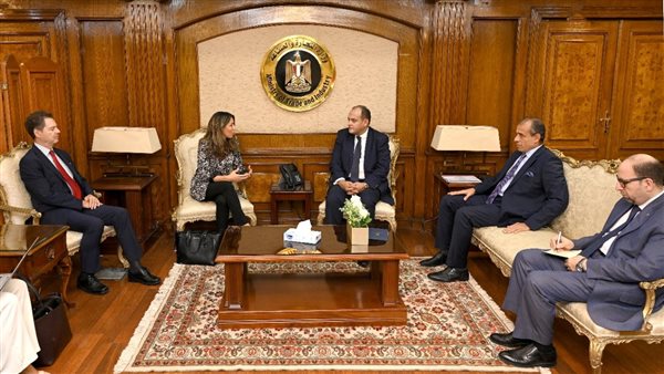 وزير التجارة والصناعة يبحث مع نظيرته الأسبانية تعزيز التعاون الاقتصادي المشترك 