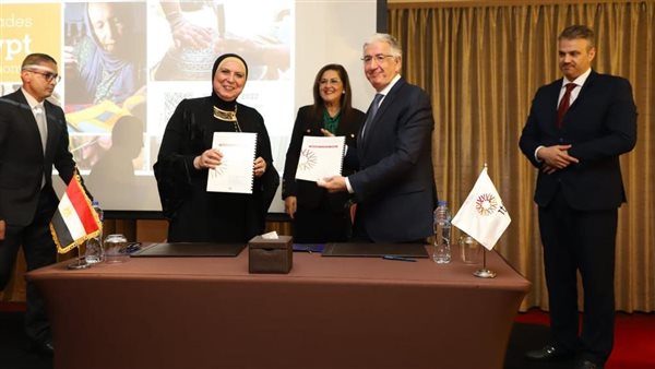 نيفين جامع: جهاز تنمية المشروعات يعمل على فتح الأسواق العالمية أمام المنتجات التراثية المتميزة