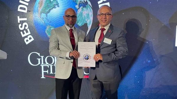 تكريم أبوظبي التجاري في حفل جوائز 