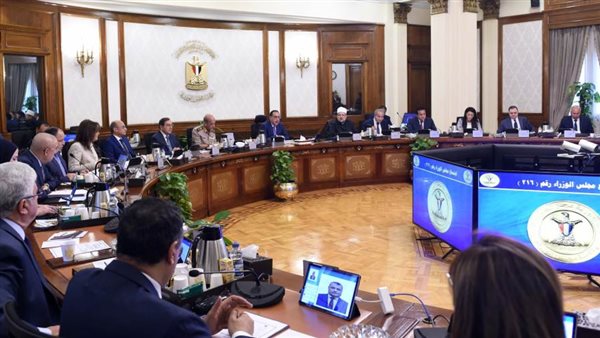 مجلس الوزراء يوافق بالترخيص لإصدار عملات تذكارية غير متداولة من الفضة فئة 100 جنيه