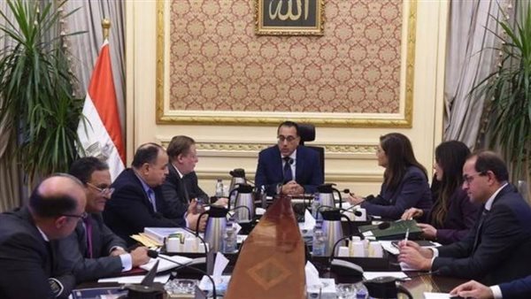 رئيس الوزراء يتابع جهود الترويج لجذب مزيد من الاستثمارات لسوق رأس المال بحضور محافظ البنك المركزي