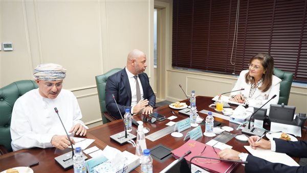 وزيرة التخطيط والتنمية الاقتصادية تناقش سبل التعاون مع شركة بورصة مسقط