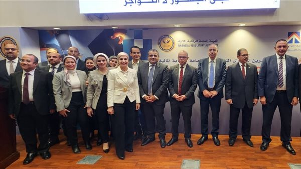 رئيس الرقابة المالية يشهد حفل تخرج دفعات جديدة من الدارسين بمركز المديرين المصري