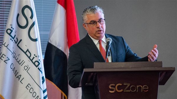 رئيس اقتصادية قناة السويس يستعرض خطة توطين القطاعات الصناعية