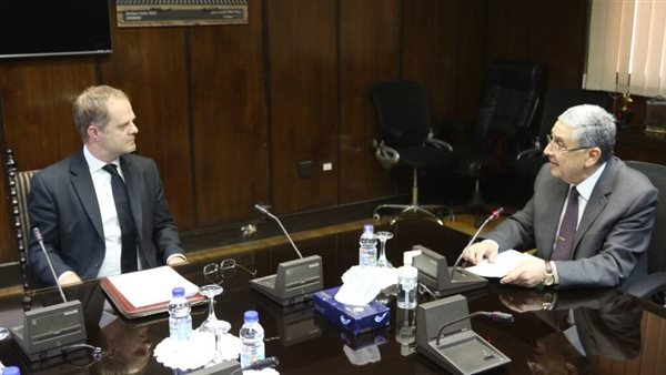 مصر تبحث مع بريطانيا سبل زيادة الاستثمار في قطاع الكهرباء والطاقة المتجددة