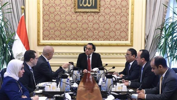 رئيس الوزراء يبحث مع وزير الإسكان آليات التخصيص للأراضى بالدولار من الخارج