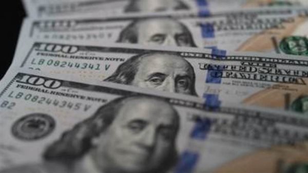 الدولار يتخطي الـ28 جنيه فى بعض البنوك