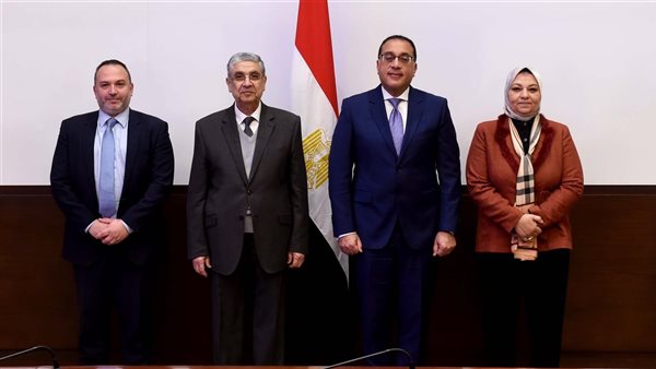 رئيس الوزراء يشهد توقيع عقدى تقديم خدمات استشارية فى قطاع الكهرباء والطاقة الجديدة والمتجددة