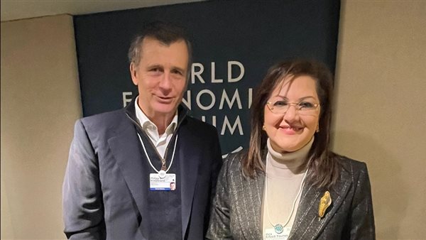 وزيرة التخطيط والتنمية الاقتصادية تلتقي نائب رئيس شركة بلاك روك الأمريكية لإدارة الاستثمار