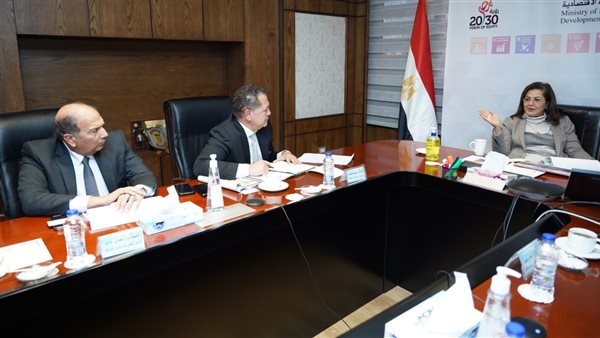 وزيرة التخطيط والتنمية الاقتصادية تجتمع بمجلس إدارة مدينة طربول الصناعية