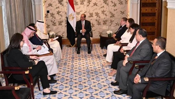 السيسي يلتقي مع رئيس مجموعة البنك الإسلامي للتنمية بدبي