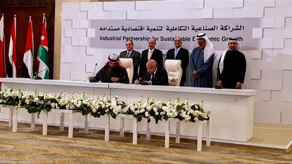 مصر والإمارات والأردن والبحرين يوقعون 12 إتفاقية باستثمارات 2 مليار دولار