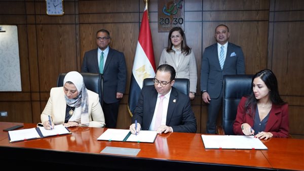 وزيرة التخطيط  تشهد توقيع بروتوكول ثلاثي لتطوير القرى الأكثر احتياجًا