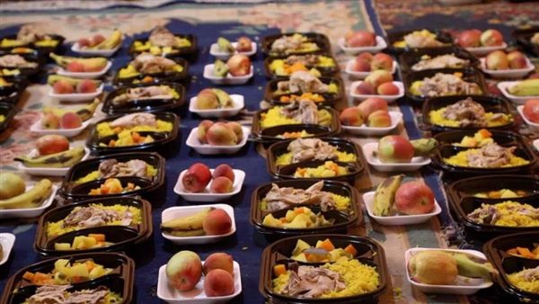 «مصر لا تنسى أبنائها» يتصدر تويتر بعد توزيع 1000 وجبة على المصريين العاملين بالكويت