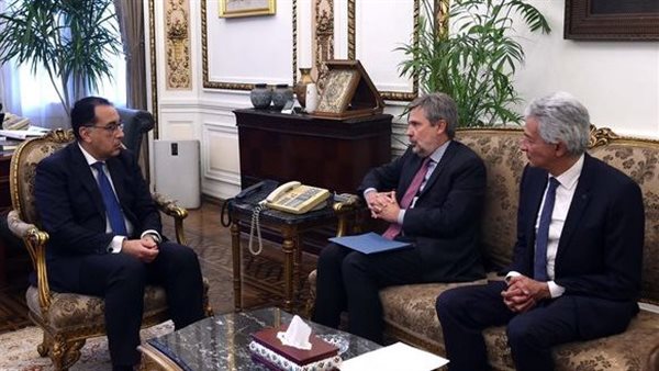 رئيس الوزراء يلتقي سفير إيطاليا لدى مصر