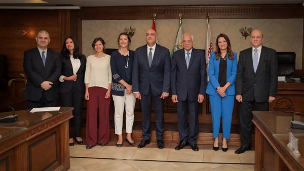 تنمية المشروعات يتعاون مع محافظة الجيزة لتطوير منطقتى ميت عقبة وأرض اللواء