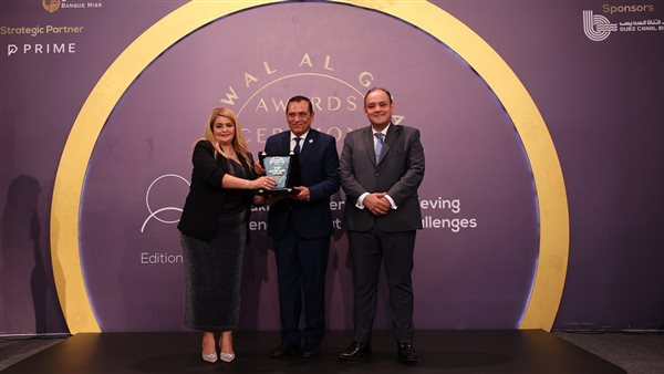 رئيس شركة الريف المصري يحصد جائزة الإنجاز المؤسسي بقمة مصر للأفضل 2023