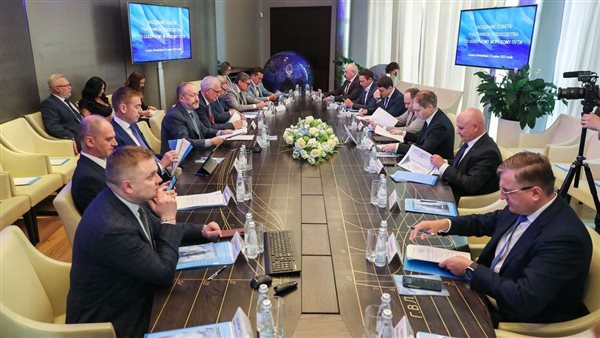 أليكسي ليخاتشوف يشارك في ندوة 