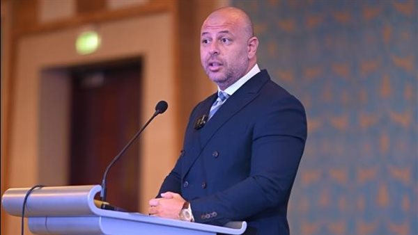 رئيس البورصة المصرية يشارك في مؤتمر 