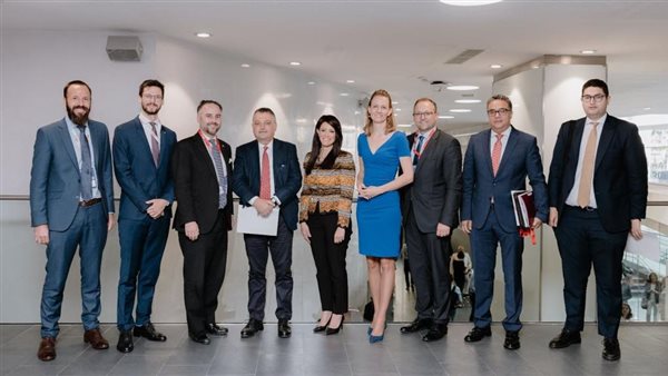 رانيا المشاط ونائب رئيس الغرفة الاقتصادية النمساوية يبحثان تعزيز العلاقة بين البلدين 