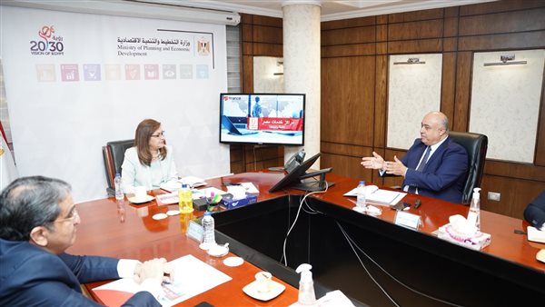 وزيرة التخطيط تتابع تطورات العمل بمراكز خدمات مصر والتوسع في المراكز التكنولوجية المتنقلة 