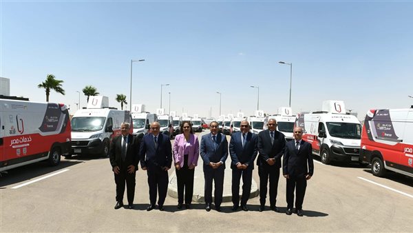 رئيس الوزراء يشهد اصطفاف 20 مركزا تكنولوجيا متنقلا لتقديم الخدمات الحكومية