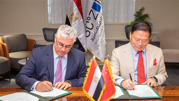  اقتصادية قناة السويس توقع عقد إنشاء مصنع للملابس الجاهزة بمنطقة أبو خليفة