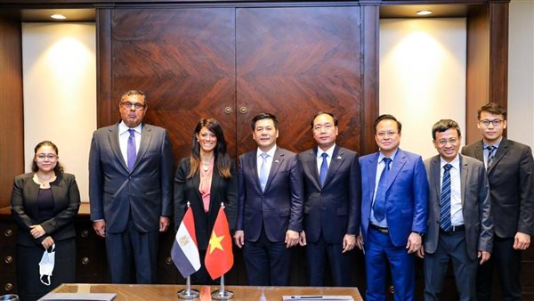  المشاط ووزير الصناعة والتجارة الفيتنامي يناقشان استعدادات انعقاد الدورة السادسة من اللجنة الوزارية المشتركة 