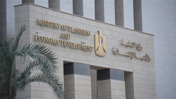 نائب وزيرة التخطيط يلتقي رؤساء مجلس الأعمال الأفريقي لبحث المشاركة بمؤتمر قمة مخاطر الاستثمار في أفريقيا