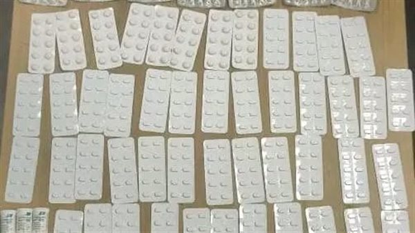 جمارك مطار القاهرة تضبط 4 محاولات تهرب جمركى لعدد من الأقراص المخدرة 