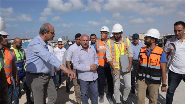  وزير النقل يتفقد العمل بمشروع الخط الأول من شبكة القطار الكهربائي السريع (العين السخنة / مطروح) 