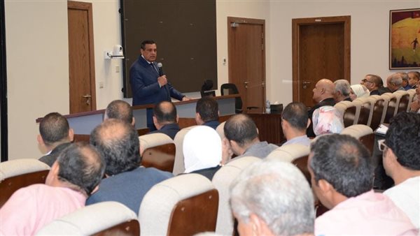 وزير التنمية المحلية يتابع معدلات تنفيذ مشروعات 